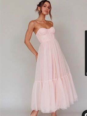 giavana strapless layered midi dress #SLMuse: @francescamiarn is the perfect bride to be in the Giavana  Strapless Layered Midi Dress , #selfieleslie